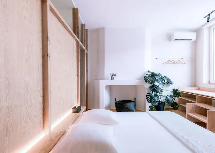 Violet Bed & Breakfast 4*