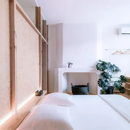 Violet Bed & Breakfast 2*